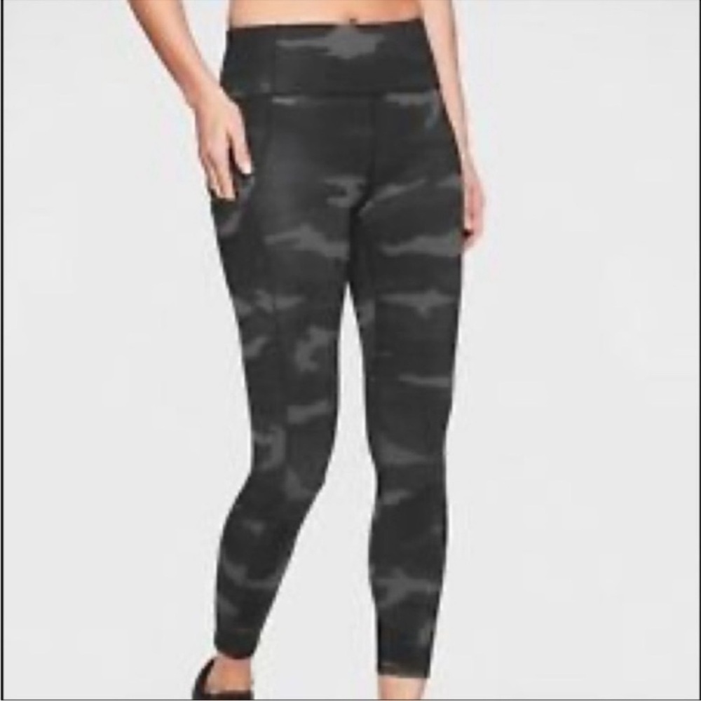 Athleta CamoUltimate Stash Pocket 7/8 Tight Size: M - Picture 2 of 8